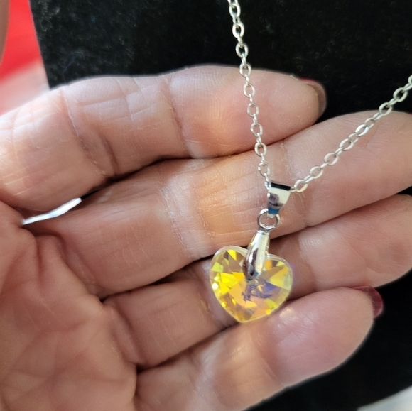 Women's white yellow Zircon Heart Pendant Necklace - Picture 6 of 8